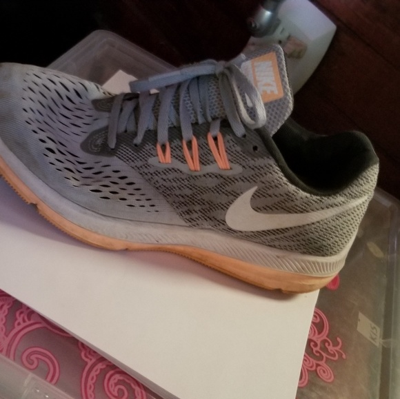 Nike - Picture 2 of 2